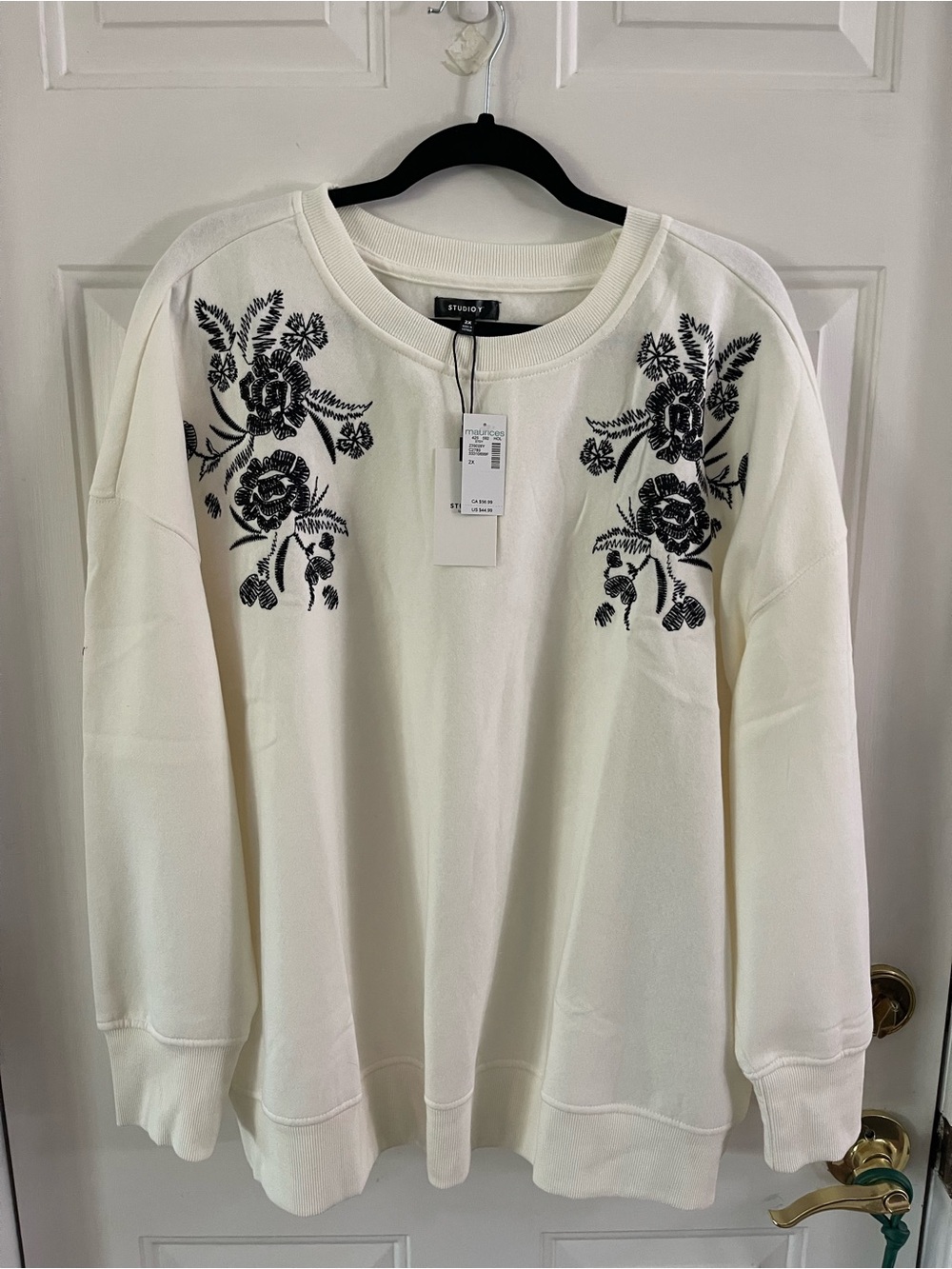 Maurices White Crewneck Sweatshirt with Black Accent embroidered 2X